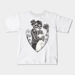 Skeleton in love. Kids T-Shirt